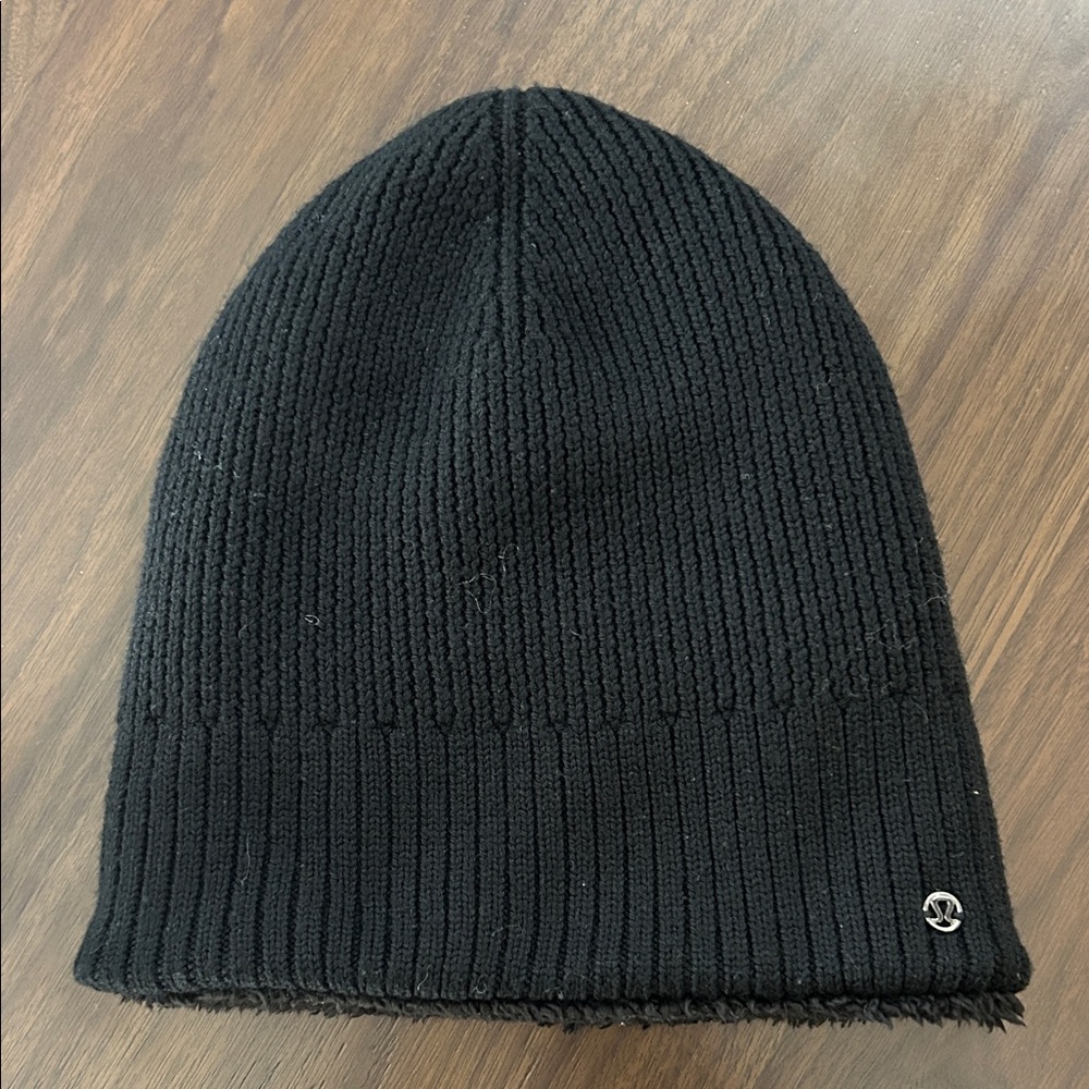 Lululemon Black Ribbed Beanie w Sherpa lining